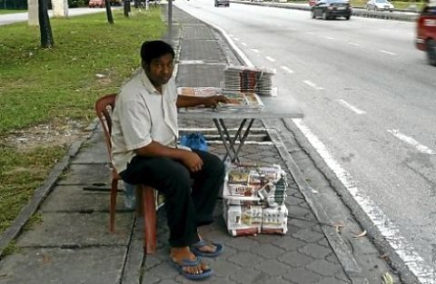 Who will buy my papers? [NST photo]