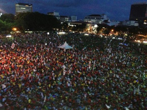 A mammoth final campaign rally for trhe opposition at the Esplanade, Penang