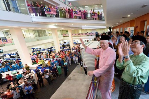 Najib Razak opened Utusan's new headquarters of  three seven-storey blocks in Jalan Enam, renamed to Jalan Utusan, in Kuala Lumpur.
